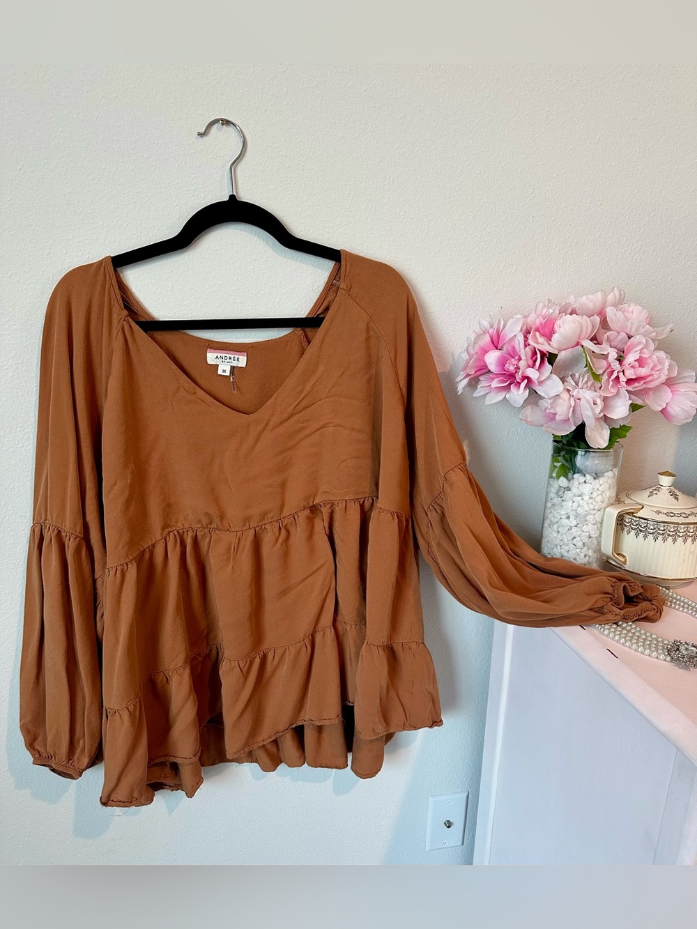 ANDREE BY UNIT Rust Tiered V-Neck Peasant Blouse